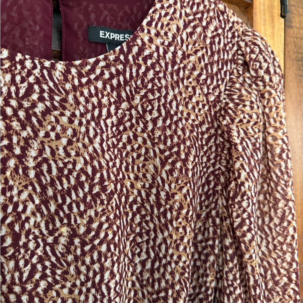 Express Maroon And Beige Patterned Blouse With Sh… - image 2